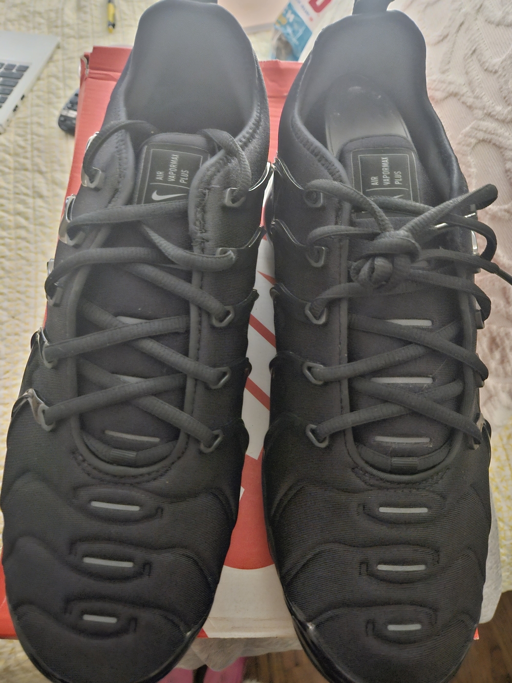 Nike Men’s Black Athletic Sneakers with Reflective Accents